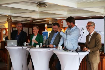 Politikere var møtt opp til debatt. Foto: Doga/Line Aandal Røijen