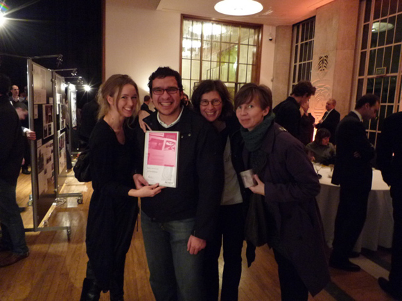 Glade prisvinnere fra 70°N etter prisutdelingen i London. F.v. Magdalena Haggärde, Federico Barrera Gutierrez, Petra Schnutenhaus og Anniken Romuld. Foto: 70°N