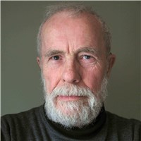 Sivilarkitekt Hans Jacob Hansteen mener Riksantikvaren ikke burde godkjent den vernepolitiske nødløsningen for fem 1800-tallsbygninger i Kristiansand sentrum. Foto: Privat Sivilarkitekt Hans Jacob Hansteen mener Riksantikvaren ikke burde godkjent den vernepolitiske nødløsningen for fem 1800-tallsbygninger i Kristiansand sentrum. Foto: Privat