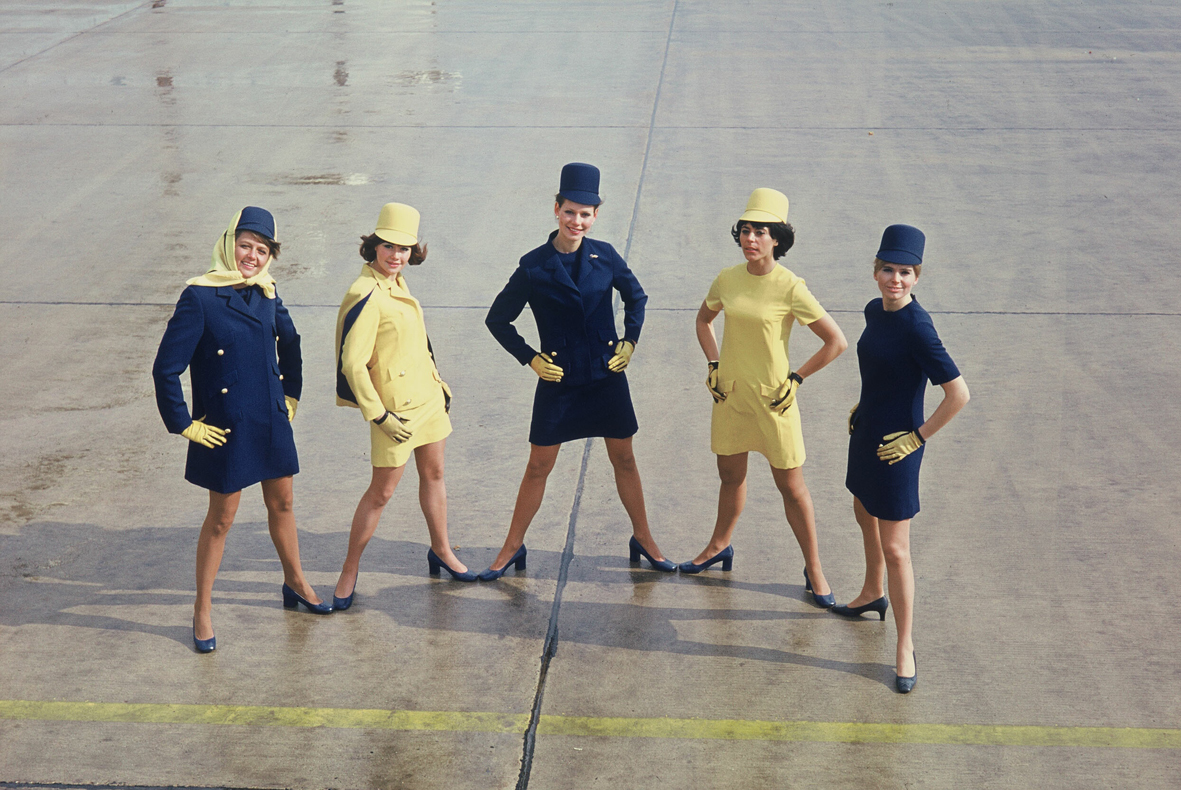 Flyvertinneuniformer for Lufthansa av Werner Machnik, 197079. Foto:  
Deutsche Lufthansa AG.