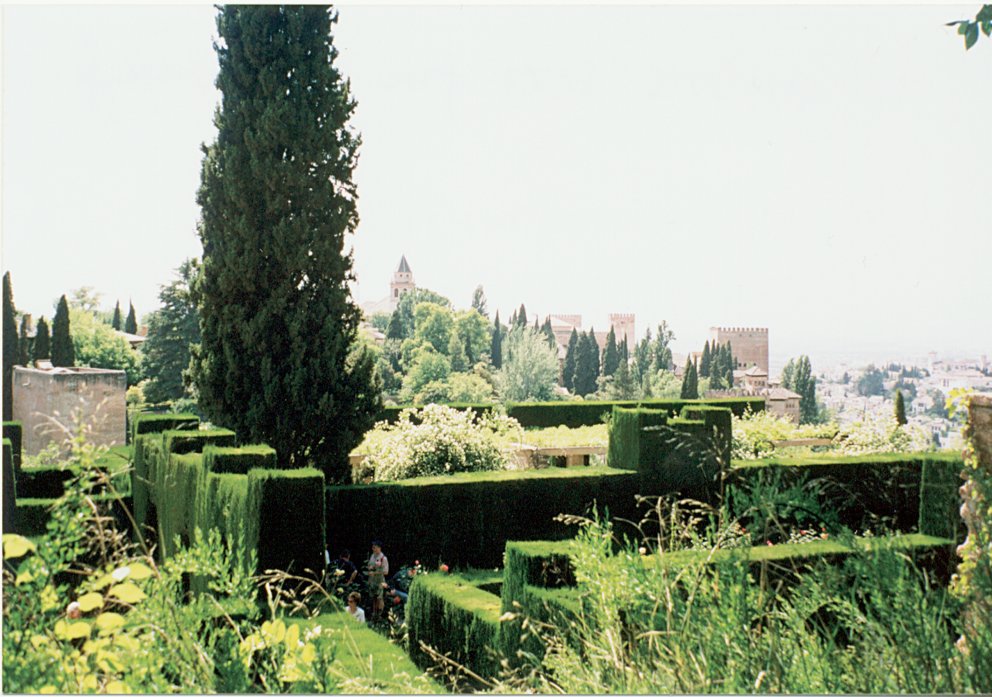 Generalife med Alhamra i bakgrunnen.
Fotos John Gustavsen