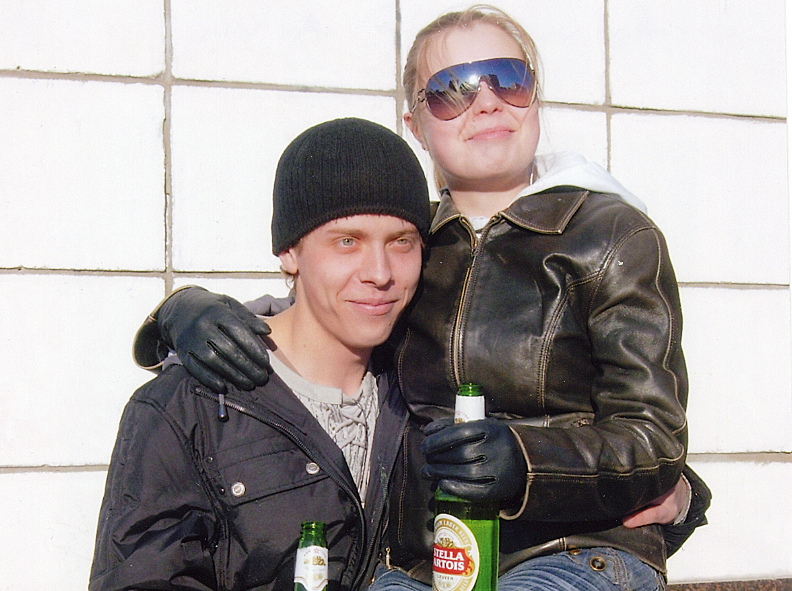 Forelsket par i vårsol.Foto: John Gustavsen. Forelsket par i vårsol.Foto: John Gustavsen.