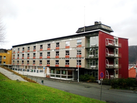 Nykirkens aldershjem, Arkitekt MNAL Sverre Lied.