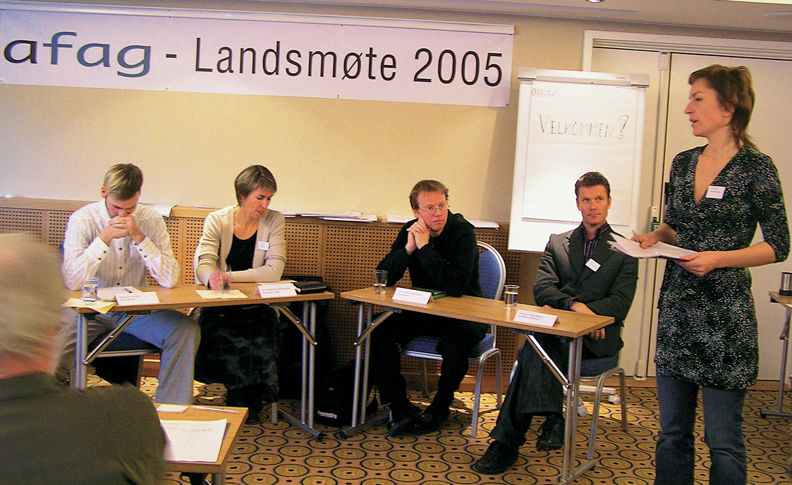 I panelet satt fra venstre arkitektpsykolog Oddvar Skjæveland, professor UMB Anne-Katrine Geelmuyden, redaksjonell medarbeider i Byggekunst Einar Malmquist og sivilingeniør Magnus Hakvåg. I panelet satt fra venstre arkitektpsykolog Oddvar Skjæveland, professor UMB Anne-Katrine Geelmuyden, redaksjonell medarbeider i Byggekunst Einar Malmquist og sivilingeniør Magnus Hakvåg.