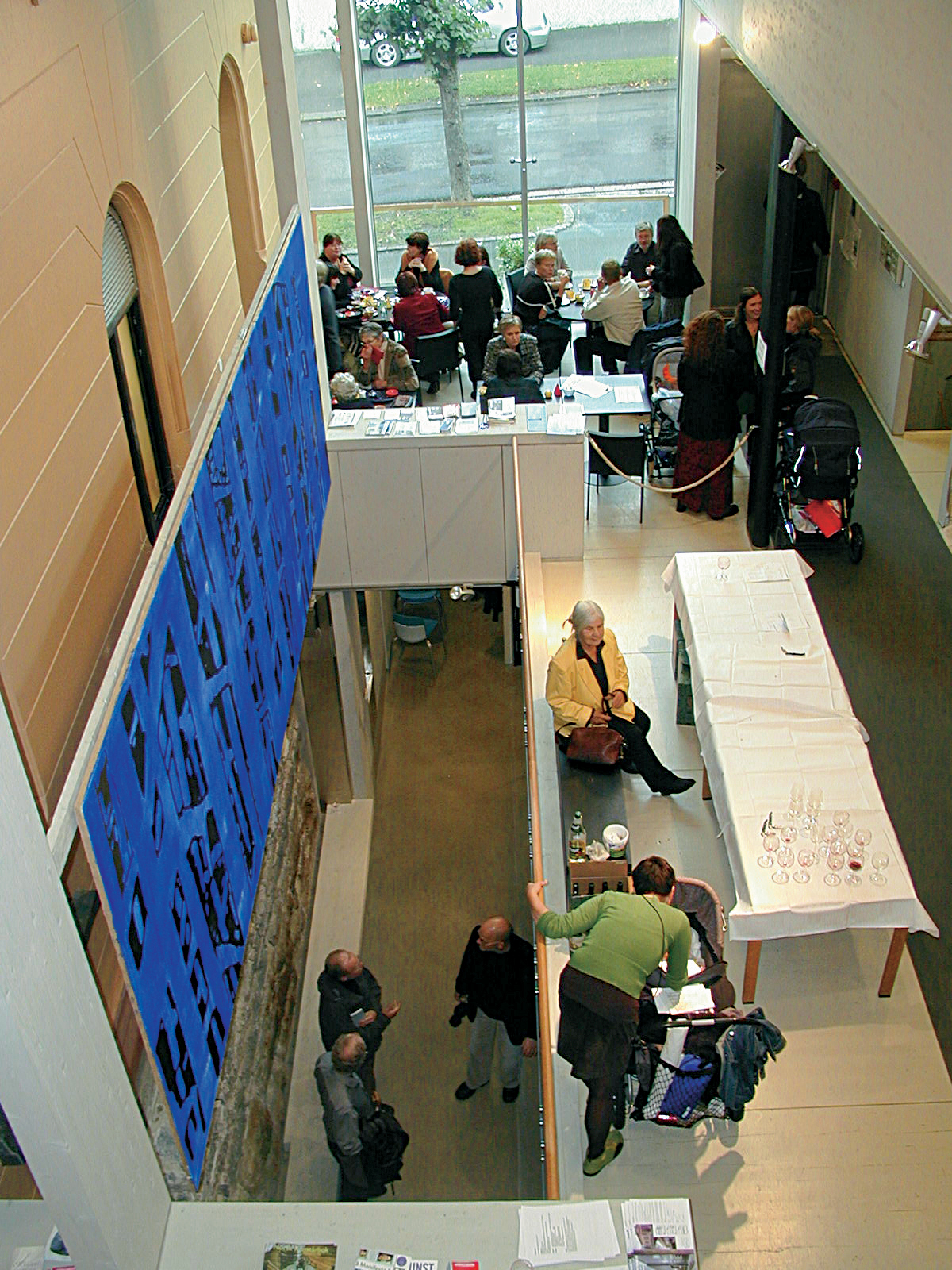 Kunstbankens tilbygg åpner siktlinjer og veier på tre plan inn til utstillingslokalene i den gamle Norges Bank-bygningen.