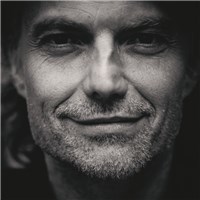 Erling Fossen er ordstyrer under debattmøtet om arkitektur og makt. Erling Fossen er ordstyrer under debattmøtet om arkitektur og makt.
