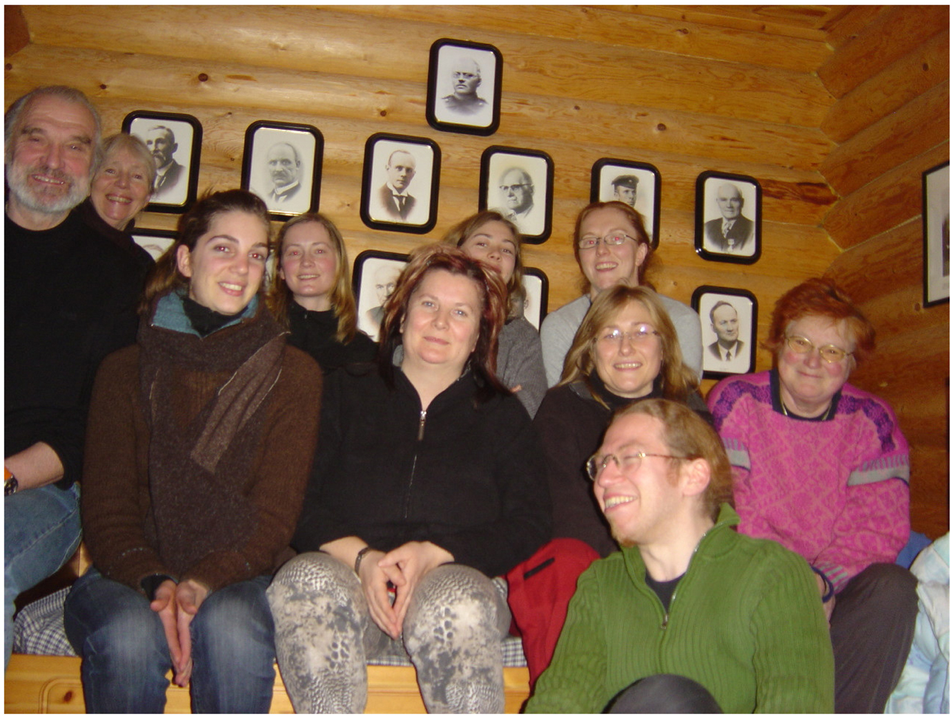 Årets deltakere (bak fra venstre): Rose Marie Steinsvik, Annbjørg Svendal, Mari Wiborg Jenssen, Linda V. Nielsen, (foran) Odd Steinsvik, Amelie Girardin, Lene Edvardsen, Anita Veiseth, Kirsti Knudsen og Henning Bek helt fremst. Årets deltakere (bak fra venstre): Rose Marie Steinsvik, Annbjørg Svendal, Mari Wiborg Jenssen, Linda V. Nielsen, (foran) Odd Steinsvik, Amelie Girardin, Lene Edvardsen, Anita Veiseth, Kirsti Knudsen og Henning Bek helt fremst.