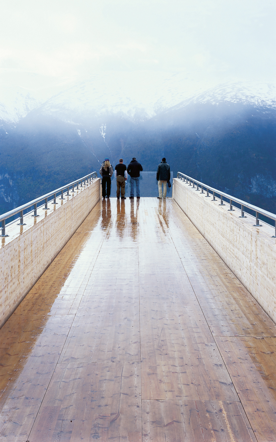 Utsiktspunkt Stegastein på Aurlandsfjellet ble åpnet i mai 2006. Arkitekt: Saunders & Wilhelmsen  Todd Saunders og Tommie Wilhelmsen. Foto: Vegar Moen.