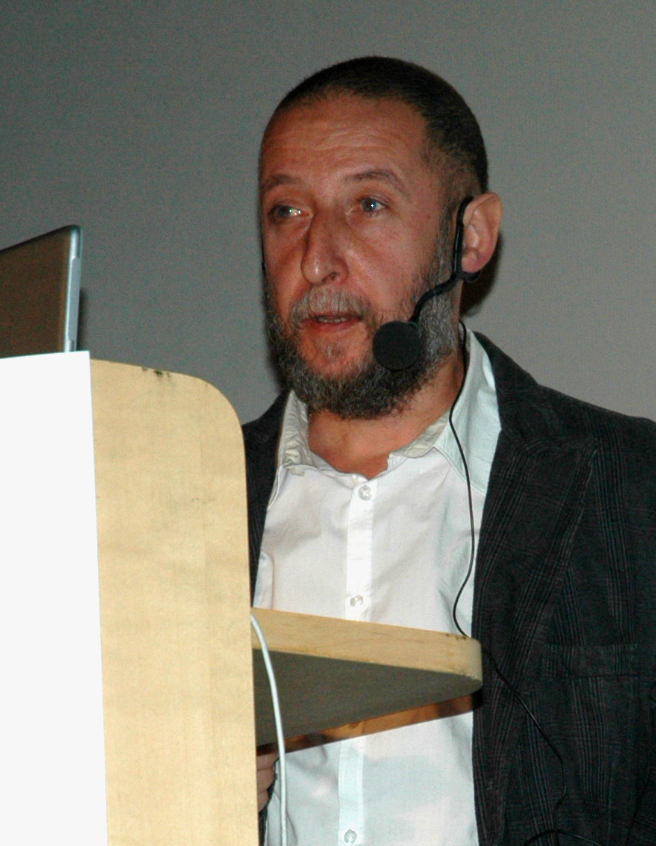 Russiske Alexander Brodsky gjorde inntrykk med sin lavmælte, humoristiske beretning om personlig risiko. Foto: Anne Plau Hoel.