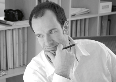 «Vi arbeider like seriøst med disse skolene som med andre oppdrag, blant annet i allianse med landskapsarkitekter. Kommunen er oppmerksom på at prisene det her er tale om, er lavere enn fjorårets honorarer, men det forventes likevel at vi løser oppgavene på en god måte.» Martin Ebert, faglig leder i Plus Arkitektur AS.