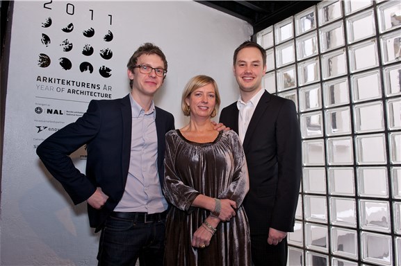 Espen Røyseland (t.v.) og Øystein Rø er nøkkelspelarar bak opplegget for jubileumsåret. Her flankerer dei NALs president Kjersti Nerseth foran logoen. Foto: Carsten Aniksdal Espen Røyseland (t.v.) og Øystein Rø er nøkkelspelarar bak opplegget for jubileumsåret. Her flankerer dei NALs president Kjersti Nerseth foran logoen. Foto: Carsten Aniksdal