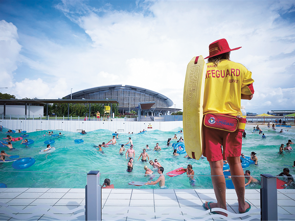 Bølgebasseng ved Darwin Waterfront i Darwin, det nordlige Australia. Foto: Brett Boardman Bølgebasseng ved Darwin Waterfront i Darwin, det nordlige Australia. Foto: Brett Boardman