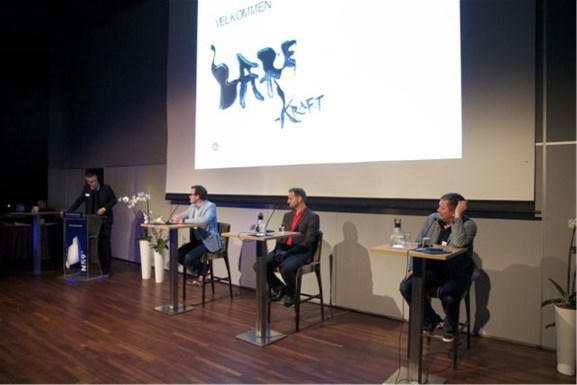 Dagen startet med paneldebatt om utfordringer og muligheten knyttet til bærekraftig arkitektur i Norge. Foto: Ingebjørg Semb Dagen startet med paneldebatt om utfordringer og muligheten knyttet til bærekraftig arkitektur i Norge. Foto: Ingebjørg Semb