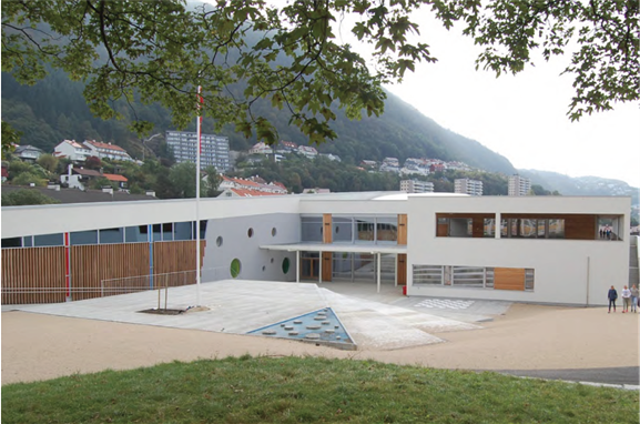 Landås skole, Landåsveien 33B:Arkitekt: Lund og Laastad Arkitekter AS v/sivilarkitekt Børje Sundt Laastad. Foto: Terje Røkenes og arkitekten Landås skole, Landåsveien 33B:Arkitekt: Lund og Laastad Arkitekter AS v/sivilarkitekt Børje Sundt Laastad. Foto: Terje Røkenes og arkitekten