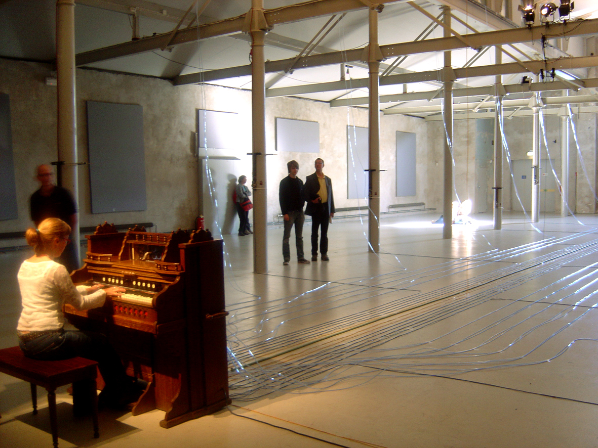 Publikum kan selv «spille på bygningen».