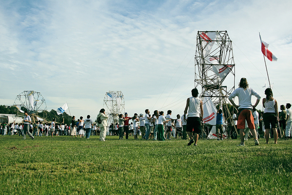 Mauricio Puentes og Manuel Sanfuentes presenterte det eksperimentelle arkitekturskole-konseptet Open City, besjelet av «det stedliges magiske realisme». Mauricio Puentes og Manuel Sanfuentes presenterte det eksperimentelle arkitekturskole-konseptet Open City, besjelet av «det stedliges magiske realisme».