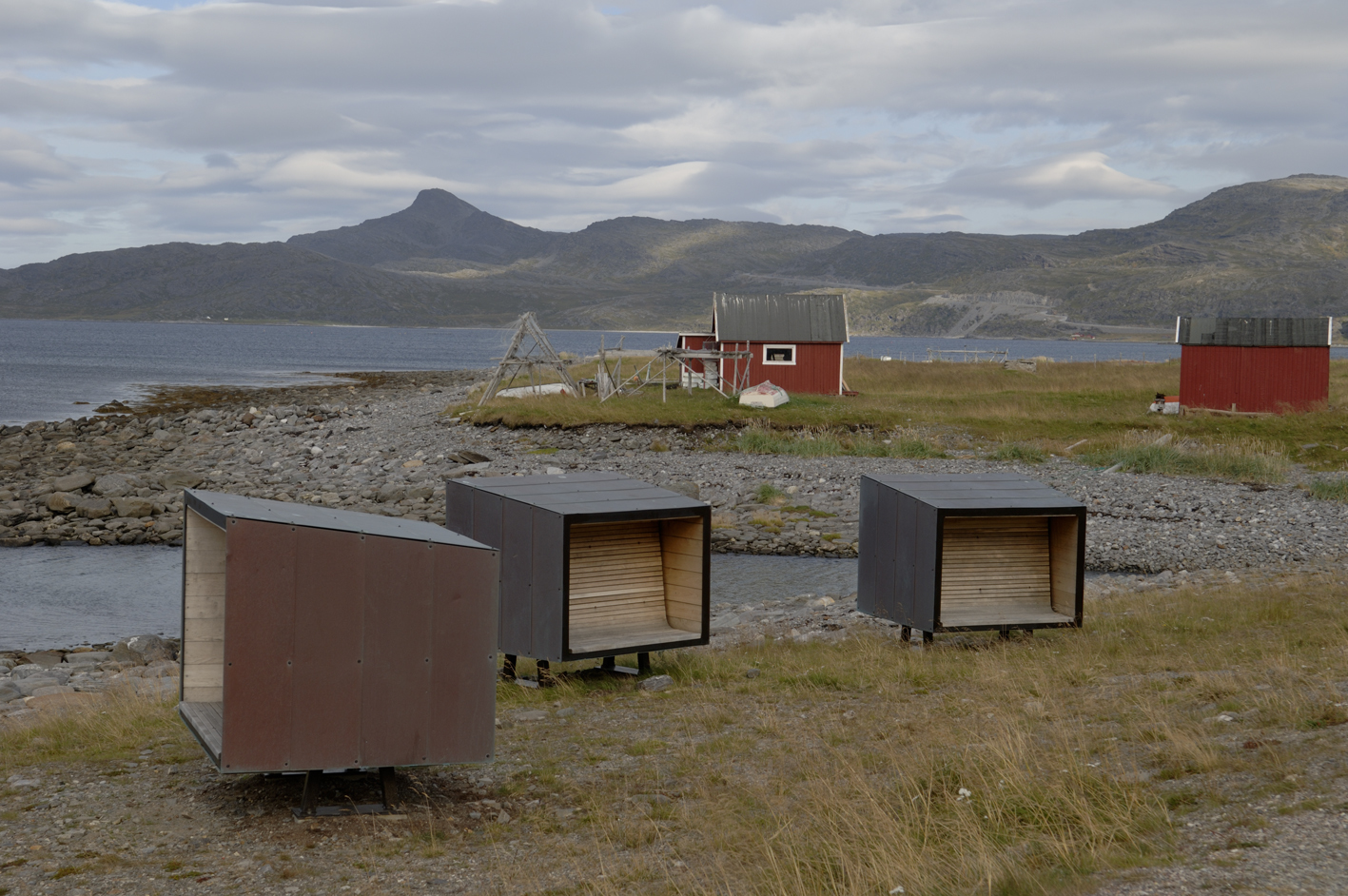 Det nyetablerte kontoret PUSHAK Arkitekter i Oslo startet sin karriere med oppdrag for Nasjonal Turistveg-prosjektet, her leskur i vind-utsatte Snefjord i Finnmark. Det nyetablerte kontoret PUSHAK Arkitekter i Oslo startet sin karriere med oppdrag for Nasjonal Turistveg-prosjektet, her leskur i vind-utsatte Snefjord i Finnmark.