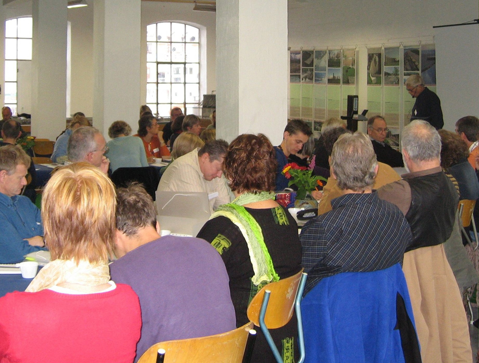 Lydhør forsamling under Magne Bruuns foredrag. Foto: Lill-Anita Horn.