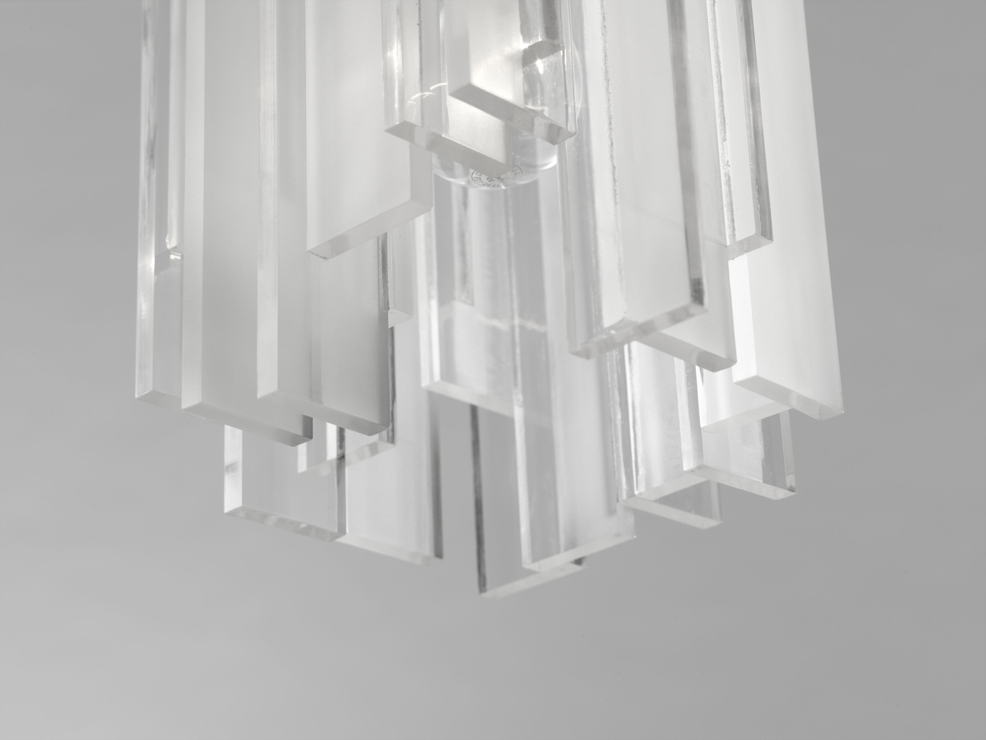 Veterandesigneren Gerhard Bergs akryllampe Berg fra 1967 er tatt opp av Northern Lighting. Det kan komme nye produkter fra den aktive 80-åringens hånd.