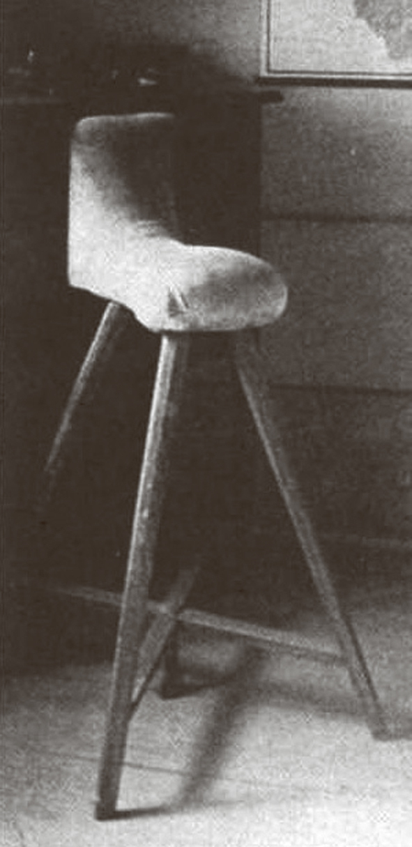 Goethes arbeidsstol. Alle bilder er hentet fra boken Design mellom stoler  en fagbok om møbeldesign, Svein Gusrud, Gaidaros Forlag 2008.