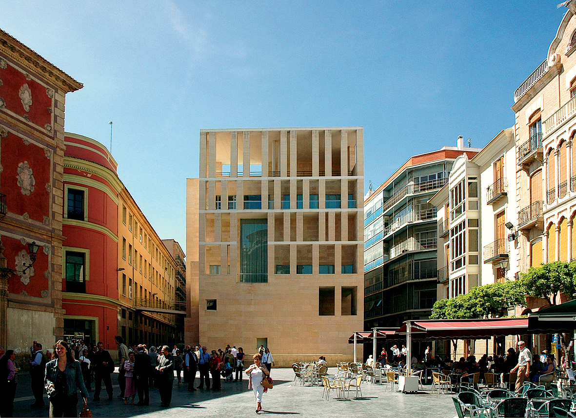 Utvidelsen av rådhuset i Murcia av Rafael Moneo skapte etter Einar Dahles mening et av det forrige århundrets viktigste bygninger og plassrom.