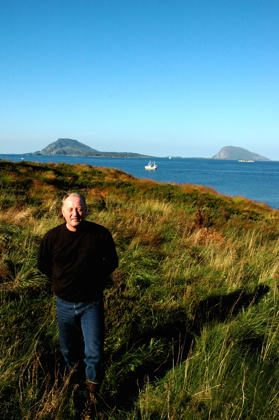  Hamnebyane treng kunnskapen til nyutdanna land-skapsarkitektar, meiner Stein Malkenes, med vindmøllefri utsikt frå huset sitt i Florø. Foto: Marit Bendz.