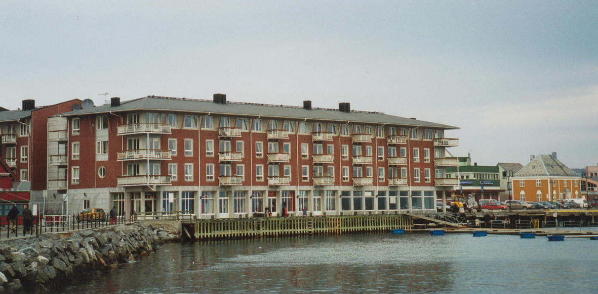 Moderne boligblokk fra 1990-tallet, «Havnepromenaden».
