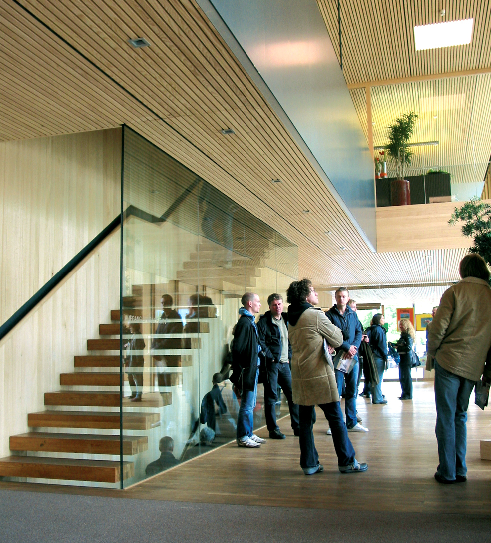 Kommunesenteret i Ludesch av Hermann Kaufmann.