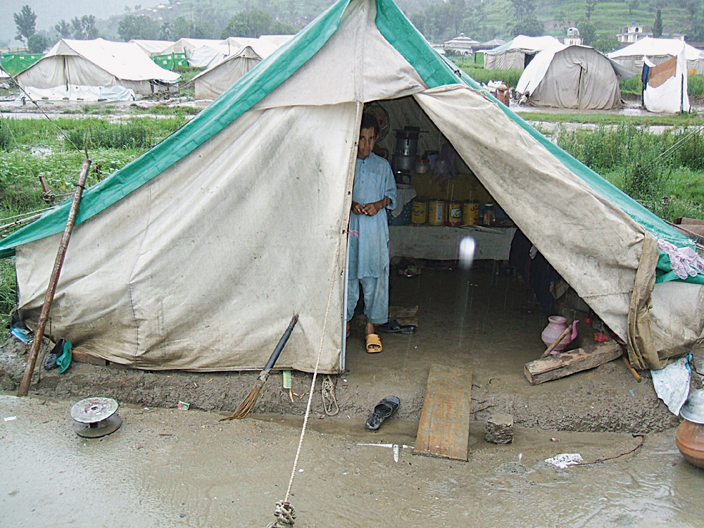 Typisk teltleir i det kriserammede området i det nordlige Pakistan. Foto: Frode Løkjell. Typisk teltleir i det kriserammede området i det nordlige Pakistan. Foto: Frode Løkjell.