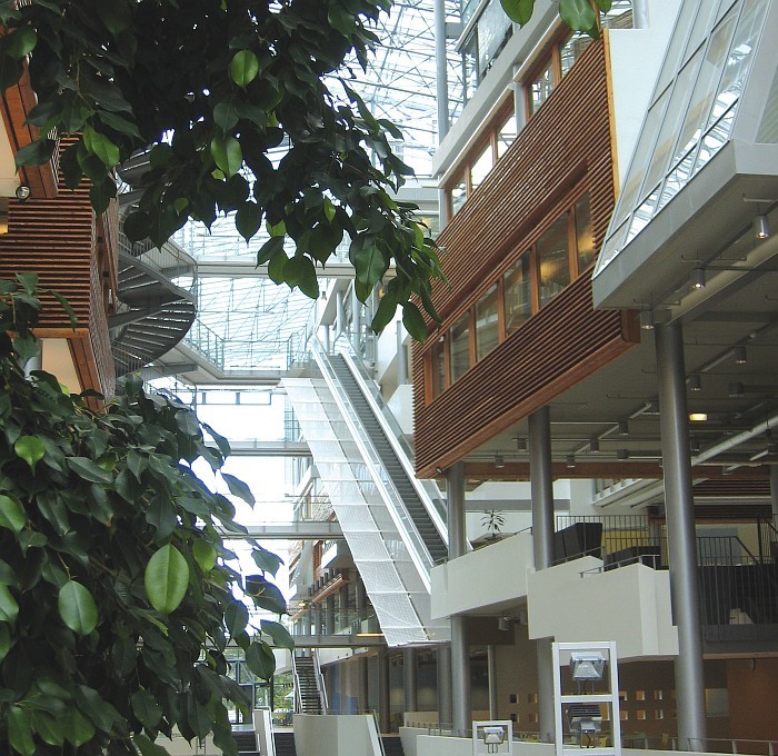 Nydalen Campus, Oslo. Prosjektet består av fire blokker under felles tak, hvorav tre stk benyttes av Handelshøgskolen BI som har samlokalisert sine virksomheter i Oslo-området. Resterende består av kontorer. Byggherre: BI-Nydalen Campus. Arkitekt: Niels Torp Arkitekter AS. Rådgivende ingeniør: Rambøll Norge AS. Stålentreprenør: PPTH Oy (nå: Ruukki Construction). Nydalen Campus, Oslo. Prosjektet består av fire blokker under felles tak, hvorav tre stk benyttes av Handelshøgskolen BI som har samlokalisert sine virksomheter i Oslo-området. Resterende består av kontorer. Byggherre: BI-Nydalen Campus. Arkitekt: Niels Torp Arkitekter AS. Rådgivende ingeniør: Rambøll Norge AS. Stålentreprenør: PPTH Oy (nå: Ruukki Construction).