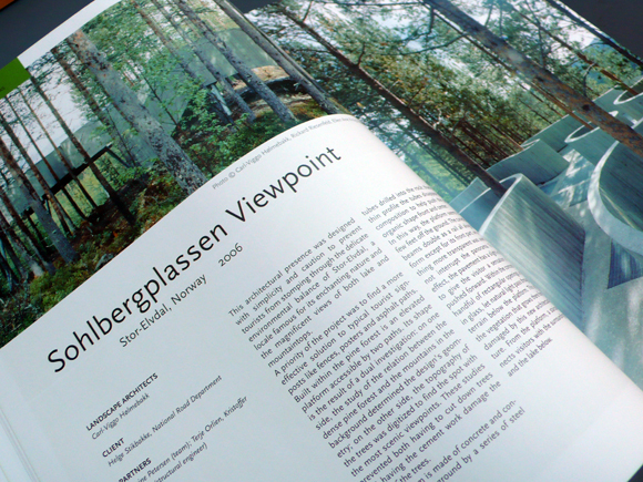 Sohlbergplassen i Stor-Elvdal, tegnet av Carl-Viggo Hølmebakk er et annet norsk prosjekt i boka. Foto: Grete Kristin Hennissen