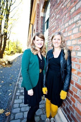 Aina Kristiansen og Hanna Norberg startet bildebloggen «Stakkars oss» om Oslo i fjor sommer. Til å begynne med postet de mest selv, nå legger andre inn fleste parten av bildene. Foto: Marius Slagsvold Aina Kristiansen og Hanna Norberg startet bildebloggen «Stakkars oss» om Oslo i fjor sommer. Til å begynne med postet de mest selv, nå legger andre inn fleste parten av bildene. Foto: Marius Slagsvold
