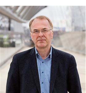 Fra utviklingsdirektør i Statsbygg, Bjørne Grimsrud, kommer det ikke noen formelle lovnader om mer formalisering av innkjøp av interiørarkitektur. Men han går så langt som til å si at etatens behov for interiørarkitektfaglig kompetanse er økende. Foto: Trond Isaksen/Statsbygg Fra utviklingsdirektør i Statsbygg, Bjørne Grimsrud, kommer det ikke noen formelle lovnader om mer formalisering av innkjøp av interiørarkitektur. Men han går så langt som til å si at etatens behov for interiørarkitektfaglig kompetanse er økende. Foto: Trond Isaksen/Statsbygg