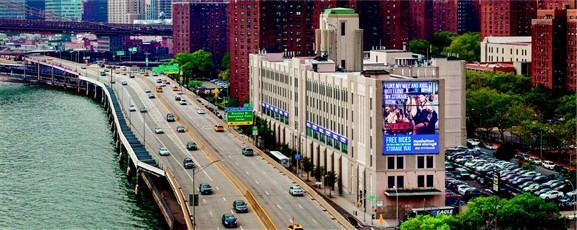 Minilagerbygning i New York. Foto Brett Beyer/Oslo Triennale