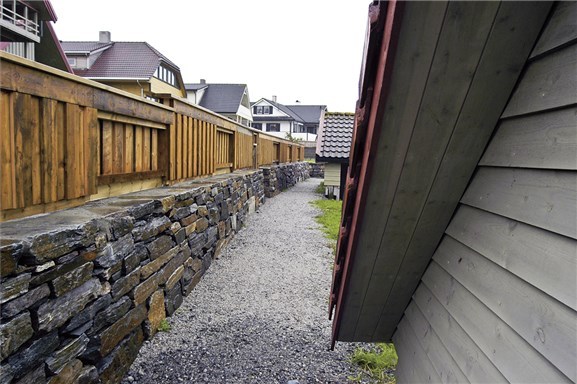 I 2000 etablerte kommunen en kyststi langs Hafrsfjorden ved Karistø. 
Det ble et viktig forbildeprosjekt.