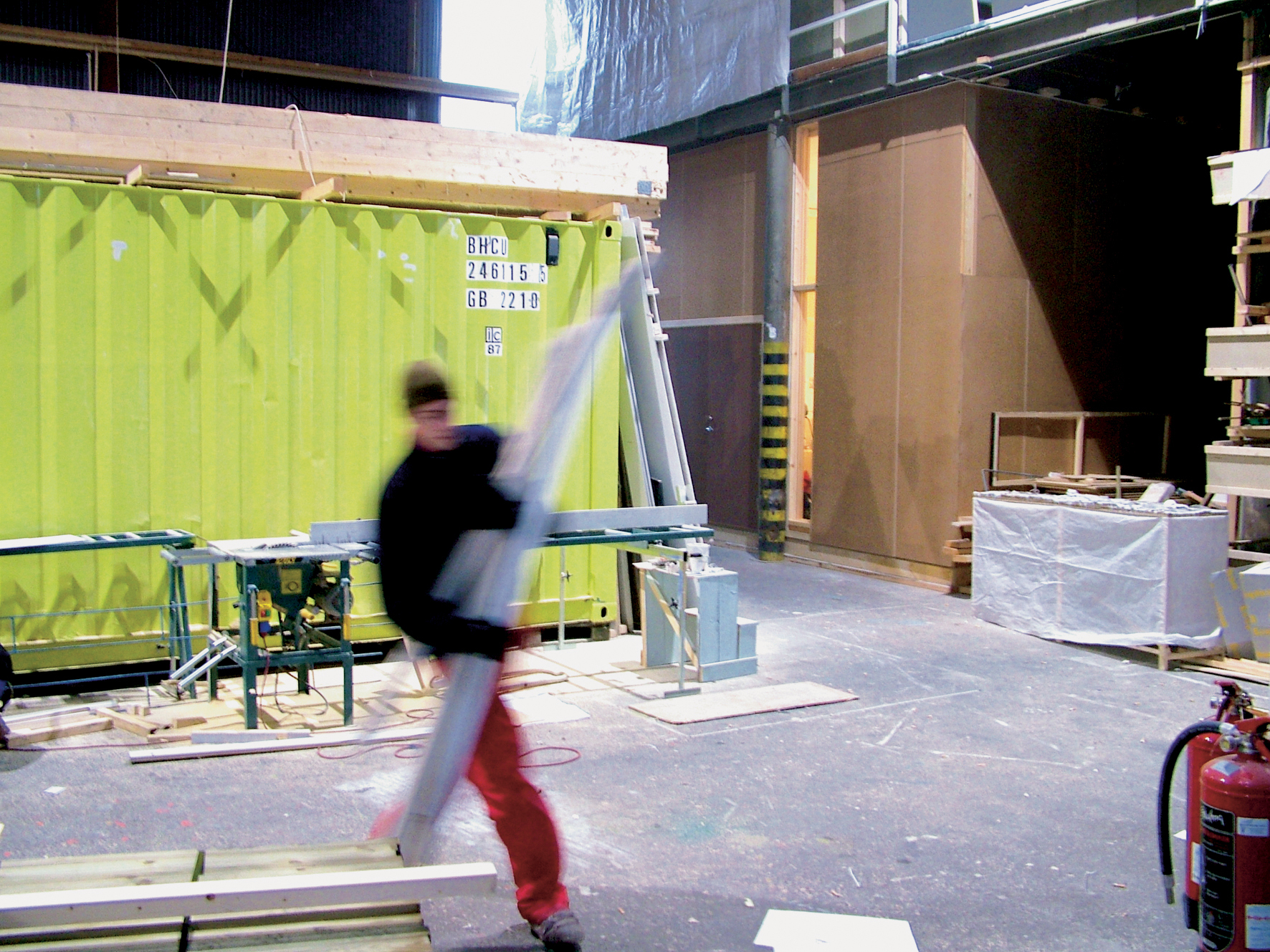 Selvbygd undervisningsrom på BAS, brukt som GIS-laboratorium. Selvbygd undervisningsrom på BAS, brukt som GIS-laboratorium.