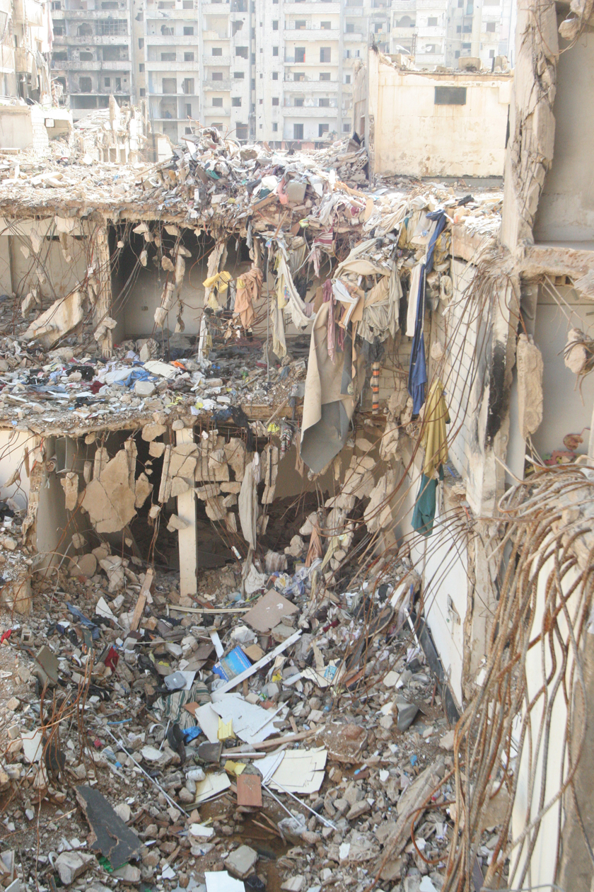 Kvartal på kvartal sør i Beirut så ut slik som her i Dahieh. Fotos: Ole Møystad. Kvartal på kvartal sør i Beirut så ut slik som her i Dahieh. Fotos: Ole Møystad.