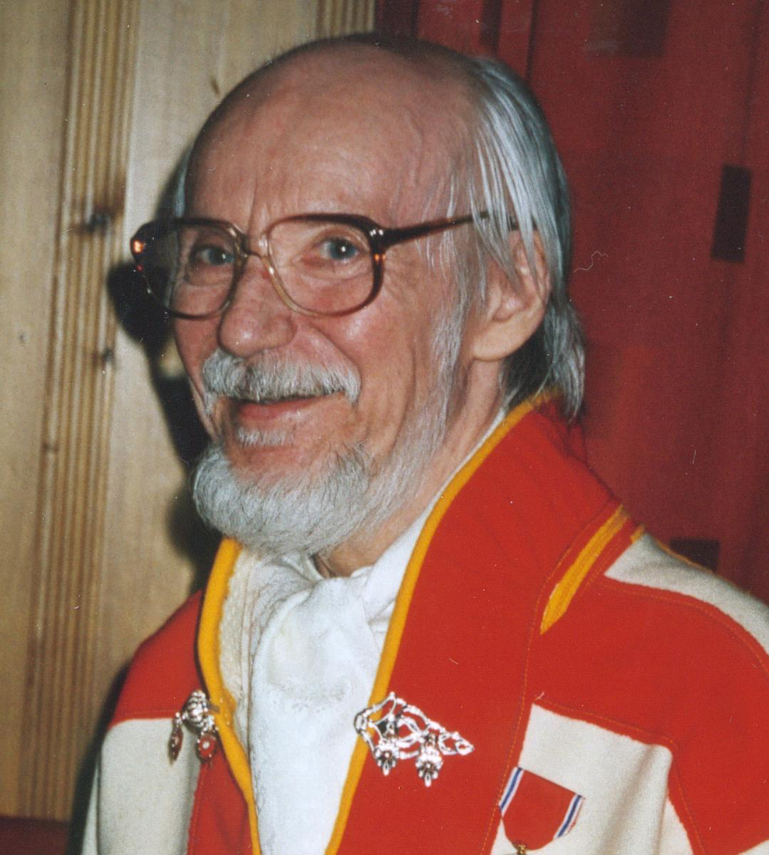 Kunstneren Iver Jåks har ivret for en høgere samisk kunstutdanning.