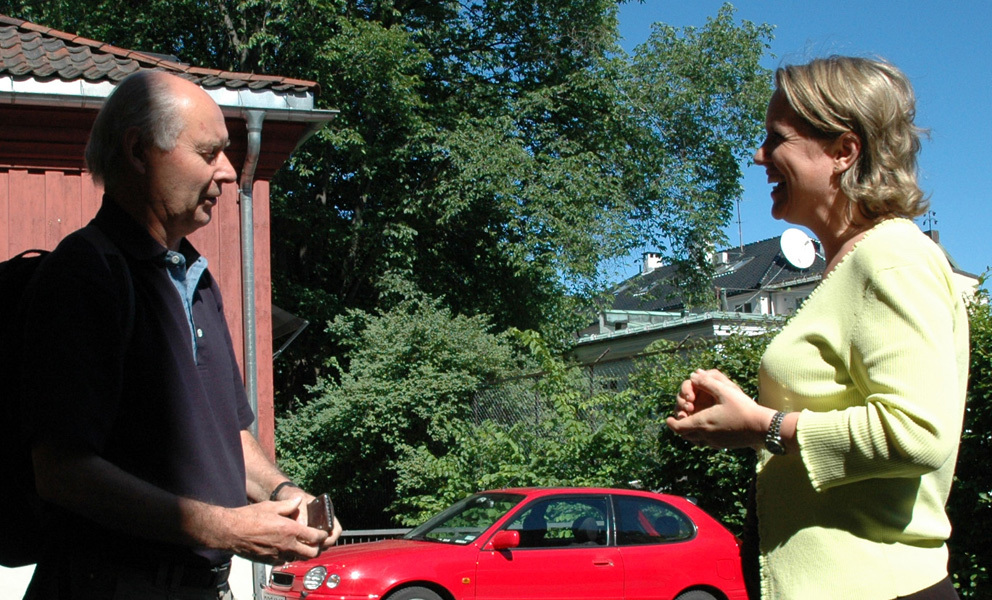 Den gamle og den nye: Direktør Hans-Henrik Halvorsen og Liv Kari Skudal Hansteen møtes for første gang ansikt til ansikt i NALs bakgård. Den gamle og den nye: Direktør Hans-Henrik Halvorsen og Liv Kari Skudal Hansteen møtes for første gang ansikt til ansikt i NALs bakgård.