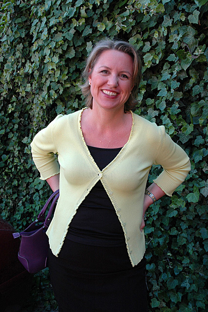 Snart klar til innsats. Liv Kari Skudal Hansteen kommer til NAL 1. desember, men har allerede fått vesken full av lesestoff om organisasjonen. Fotos: Bente Sand Snart klar til innsats. Liv Kari Skudal Hansteen kommer til NAL 1. desember, men har allerede fått vesken full av lesestoff om organisasjonen. Fotos: Bente Sand