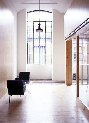 Fishbone, et grafisk designstudio i Belfast, var kontorets første ferdigstilte prosjekt. Foto: Hackett Hall McKnight.