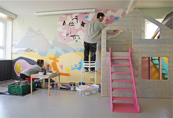 Arbeidet Makers' Hub har gjort med rommet har bidratt til at mottaket nå etterspør å huse flere barnefamilier, fordi de nå føler de har et verdig tilbud til barn. Foto Makers' Hub Arbeidet Makers' Hub har gjort med rommet har bidratt til at mottaket nå etterspør å huse flere barnefamilier, fordi de nå føler de har et verdig tilbud til barn. Foto Makers' Hub