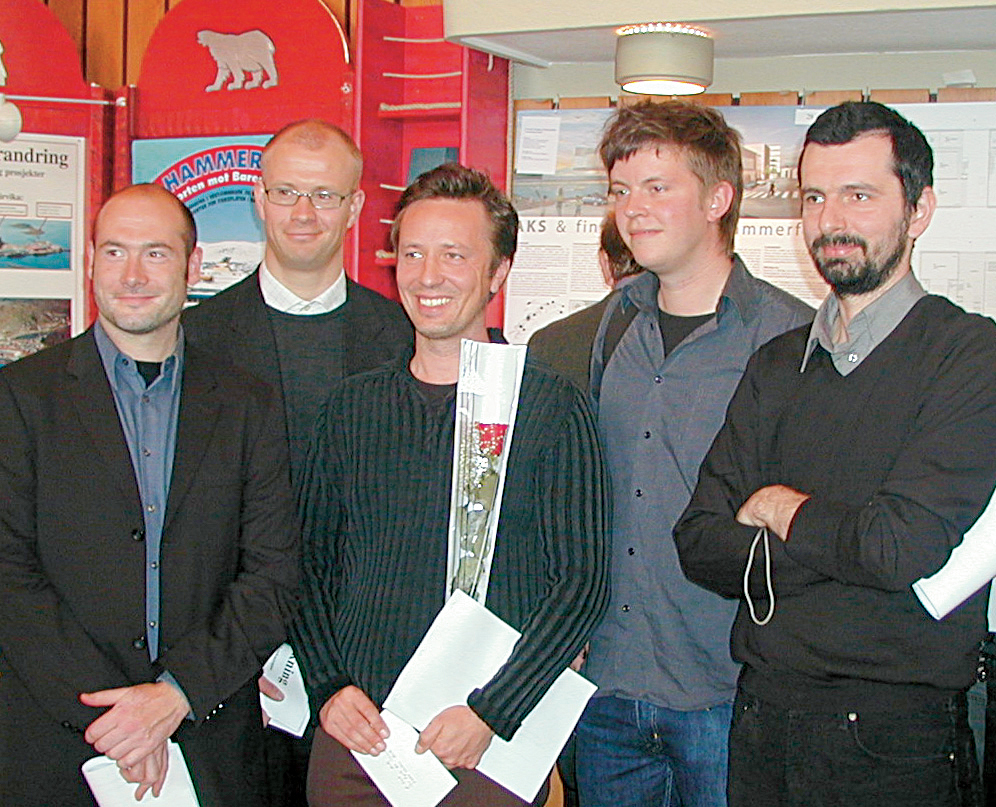 2. premie-utkastet CONNECTING PEOPLE er forfattet av A-lab AS, Pro Agito AS og DARK AS. F.v.: Andreas Vaa Bermann, Torstein Piltingsrud, Geir Haaversen, Anders Melsom og Adnan Harambasic, alle siv.ark. MNAL. (Fotos: Per Rygh.)