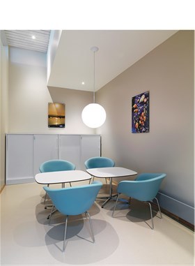 - Samtalerommet er ikke bare et rom for samtaler om progresjon og positive nyheter, men også et rom der de vanskelige samtalene forekommer, forteller Kaels. Foto: Fin Serck-Hanssen - Samtalerommet er ikke bare et rom for samtaler om progresjon og positive nyheter, men også et rom der de vanskelige samtalene forekommer, forteller Kaels. Foto: Fin Serck-Hanssen