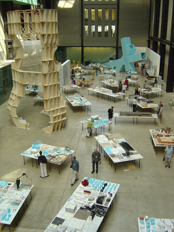 Herzog & de Meuron viser arkitekturprosesser på Tate Modern: Turbinhallens store volum gir en storslagen ramme til mangfoldet av «rester» fra prosjektutviklingen. Fotos: Alv Skogstad Aamo. Herzog & de Meuron viser arkitekturprosesser på Tate Modern: Turbinhallens store volum gir en storslagen ramme til mangfoldet av «rester» fra prosjektutviklingen. Fotos: Alv Skogstad Aamo.