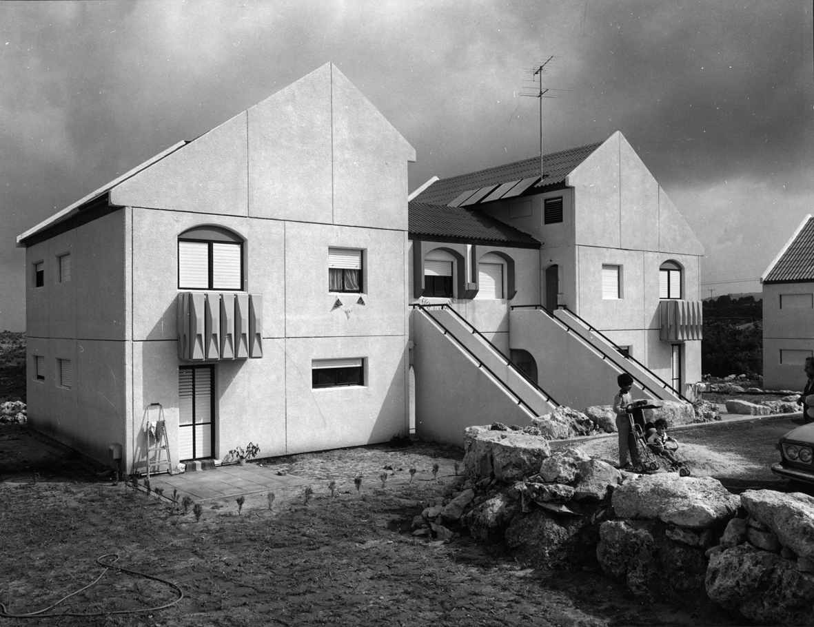 Fra Hollow Land: Hus i en jødisk bosetting.