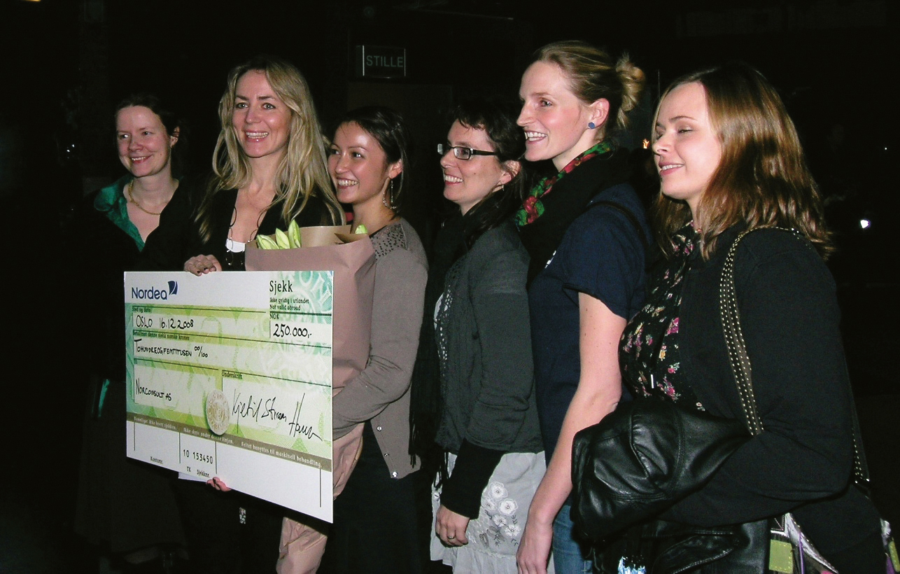 Fra venstre: Guro Lehne Lundqvist, Line Beate Løvlien, Sylvia P. Samuelsen, Anne Sofie W. Lileng
(alle landskapsarkitekter mnla) Anniken D. Reinertsen (arkitekt), Hanne Katrine Solli (stud.lark).
Foto: Sissel Heminsen Fra venstre: Guro Lehne Lundqvist, Line Beate Løvlien, Sylvia P. Samuelsen, Anne Sofie W. Lileng
(alle landskapsarkitekter mnla) Anniken D. Reinertsen (arkitekt), Hanne Katrine Solli (stud.lark).
Foto: Sissel Heminsen