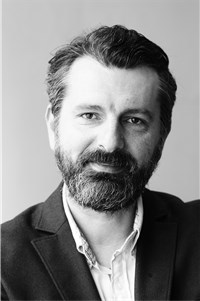 Adnan Harambasic i Saaha forteller at Team DNA har villet samle faglig anerkjent kompetanse fra alle Norges landsdeler. Slik vil de erstatte den spennvidden et internasjonalt team ville hatt. Foto: Sahaa arkitekter Adnan Harambasic i Saaha forteller at Team DNA har villet samle faglig anerkjent kompetanse fra alle Norges landsdeler. Slik vil de erstatte den spennvidden et internasjonalt team ville hatt. Foto: Sahaa arkitekter