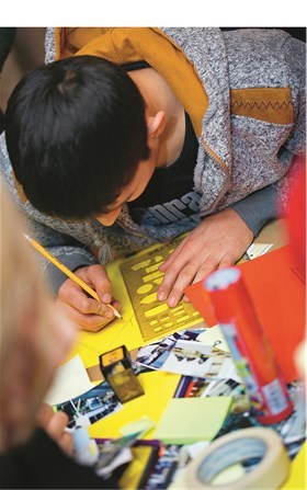 Workshopen på Torshov Transittmottak tok utgangspunkt i metodikken om brukerens deltakelse i arkitektoniske prosesser, hvordan beboerens livskvalitet påvirkes gjennom forsterket egenrådighet, og hvilke ringvirkninger dette kan gi på sikt. Foto: Ingvil Skeie Ljones