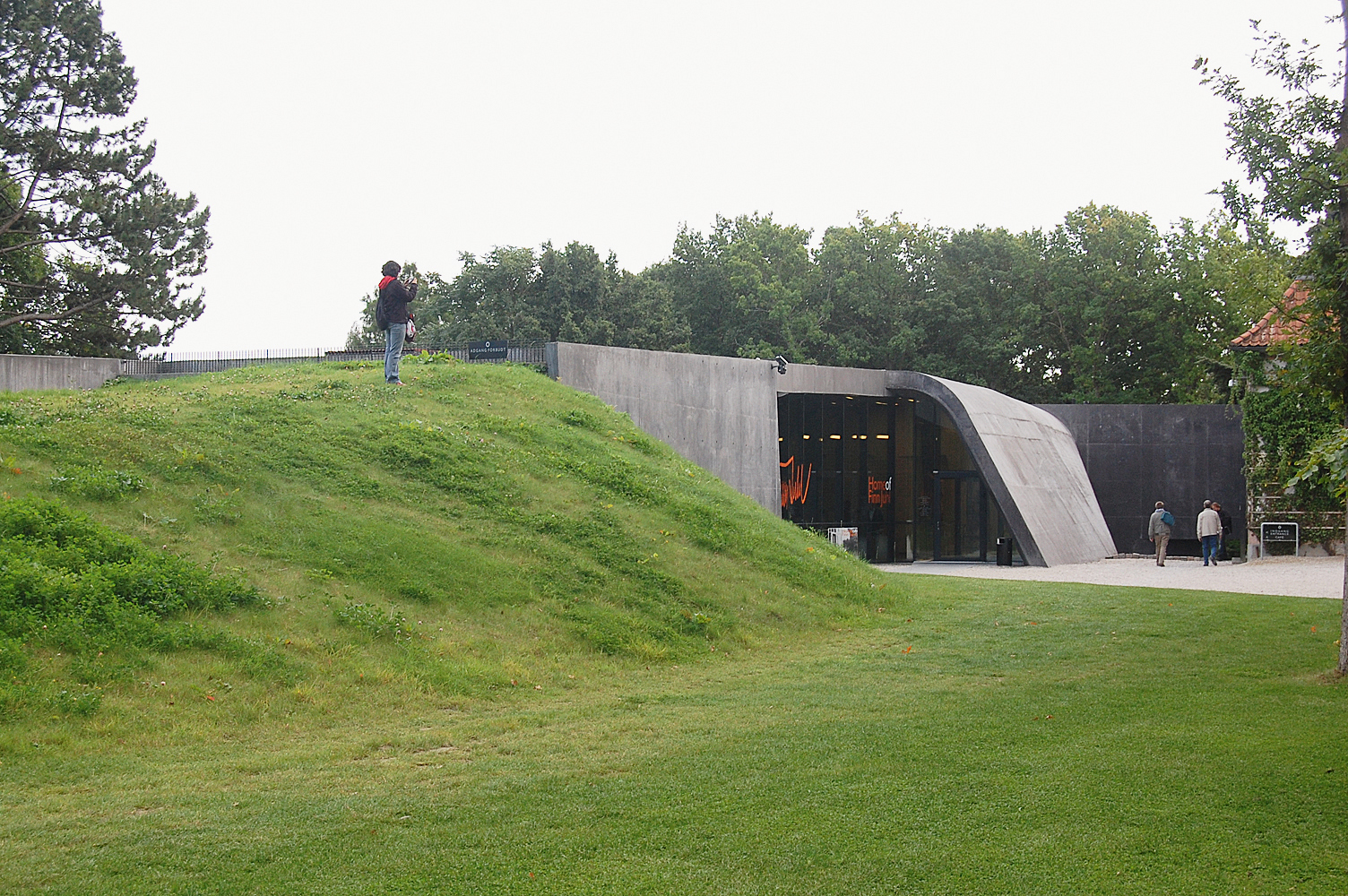 Ordrupsgaard har mange vellykkede detaljer, men taket blir desverre borte i terrenget.